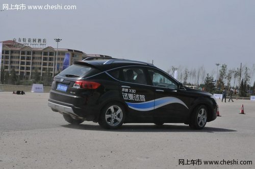 奔腾首款SUV奔腾X80荣耀上市 越精彩 享自由
