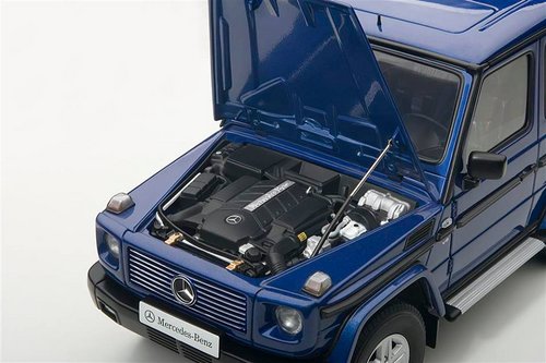 奔驰G级SUV短轴版模型 桌面上的越野车