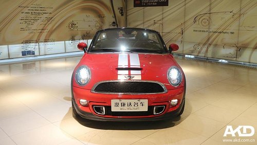 红色MINI roadster 1.6T售价35.8万元