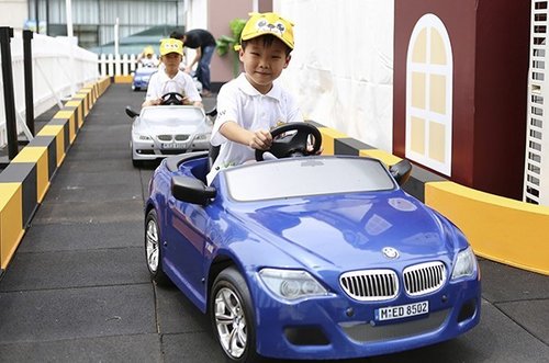 2013BMW儿童交通安全训练营西行至渝
