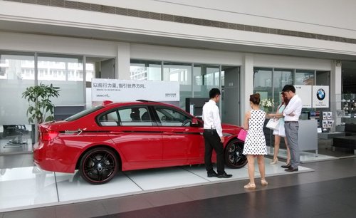 8月3日中山宝星全新BMW3系总经理签售日