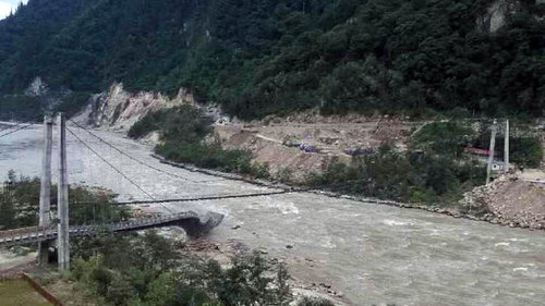 川藏公路318国道通麦大桥垮塌 4人失踪