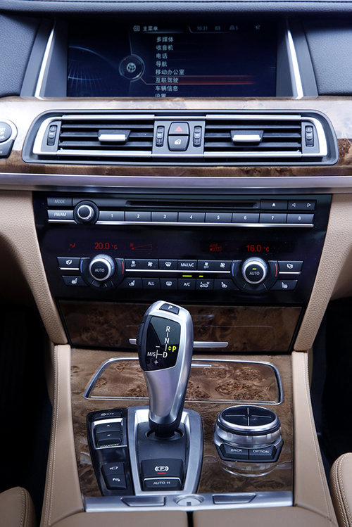 BMW740LixDrive“全天候”顶级豪华轿车