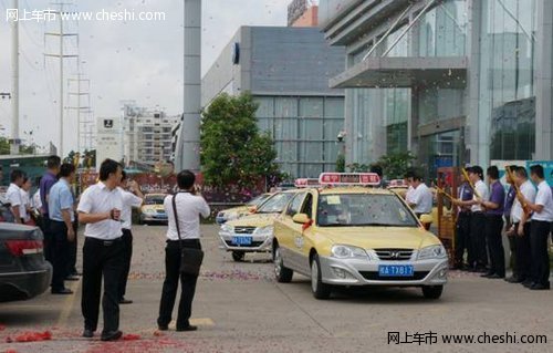 南宁鑫广达北京现代150辆出租车交车仪式