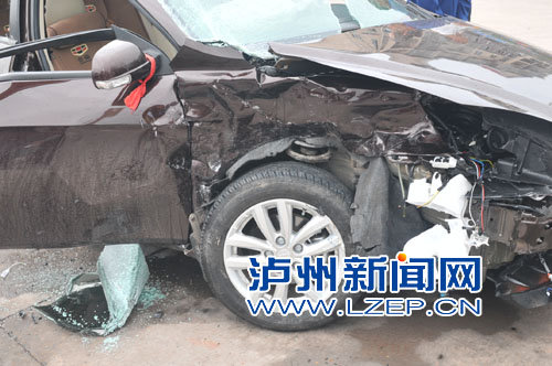 泸州宝马试驾车试驾途中出车祸 5人受伤