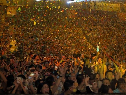 新BMW X1 许巍 巡回 演唱会深圳 湾激情上演_宝