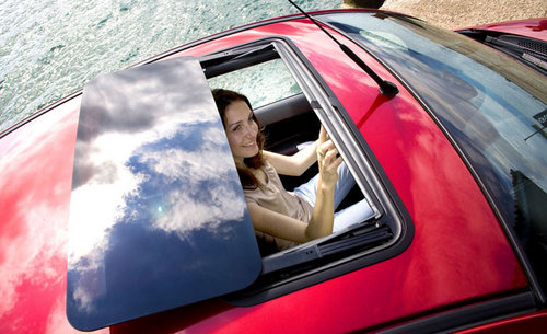 汽车天窗保养如何保养 清洁胶条/排水管