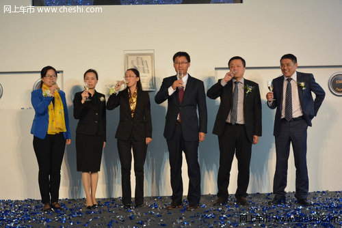 资讯 > 正文     宝马东区区域总监赵奕佳女士给予南京宝景总经理芮