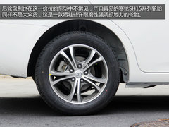 空间宽敞/挡位清晰 试驾2014款众泰Z300
