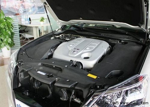 呼市一汽丰田皇冠V6 2012款优惠1.8万元