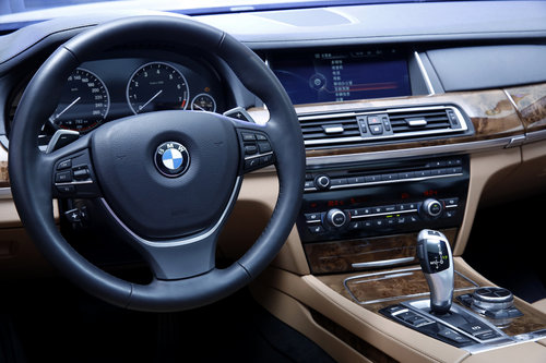 全新BMW 7系—优雅运动科技的完美结合