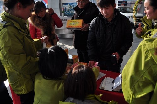 2013年阜阳乐源雪佛兰4S店年终大型团购会圆满落幕