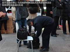 蓝色圣诞 标致蓝色圣诞树点亮王府井大街
