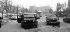 Jeep牧马人遭奔驰宝马路虎逼停持刀围殴
