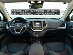强有力的对手 试驾Jeep自由光2.4L 9速