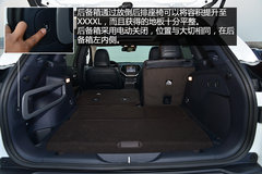 强有力的对手 试驾Jeep自由光2.4L 9速