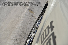 “安”心出行 冰雪路面体验道奇酷威3.6L