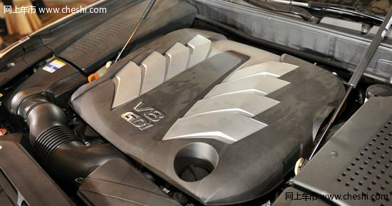 2011年10月11日，现代汽车全新雅科仕加长版正式在中国市场上市。新车分别搭载Lambda V6 3.8L GIS和Tau V8 5.0L GLS两款缸内直喷发动机，并全系匹配8速手自一体变速器，共提供四款车型可选，售价从89.8-125万元不等，