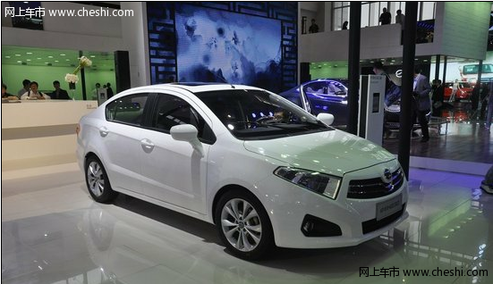 中华H230成都车展上市 售价5.58-6.88万