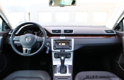 安全舒适 进口迈腾V6上市为国产版本开道 售价为34.18万