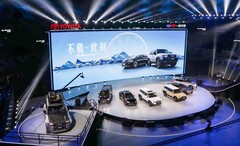 北京车展：全新皇冠、普拉多上市，一汽丰田开启智电向上新篇章