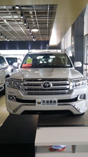 豐田酷路澤4000中東  強(qiáng)悍越野優(yōu)勢(shì)明顯-圖3