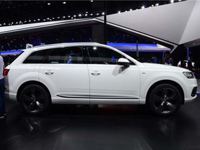 2016款的奥迪Q7现车 朗行豪驾67万惠购-图4