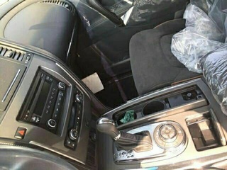 18款日产途乐XE 中控真皮包边手握感极佳-图9