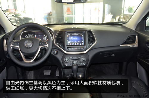 配置非常丰富 实拍Jeep自由光2.4L豪华版