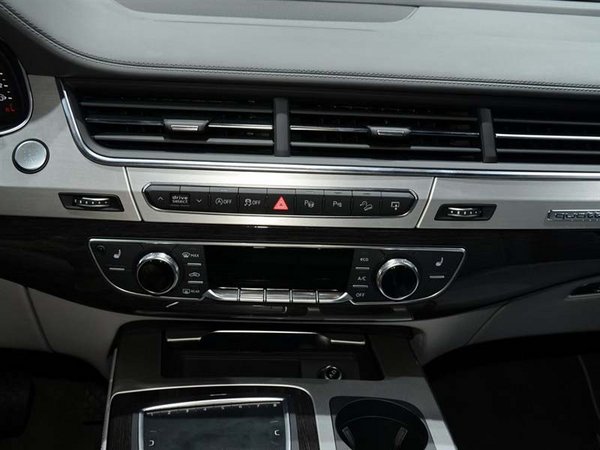2016款奧迪Q7現(xiàn)車優(yōu)惠 獨家低降從無敵手-圖5
