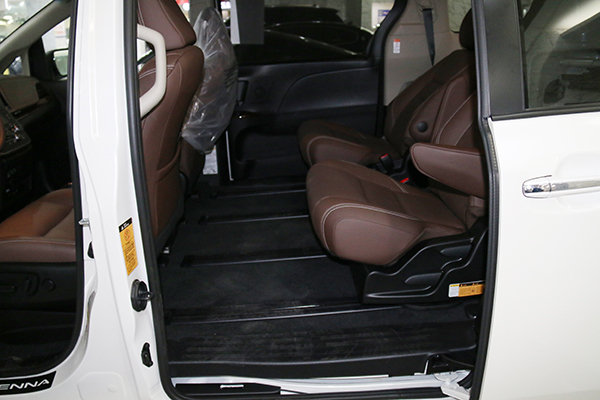 2016款豐田塞納頂配現(xiàn)車 降惠商務車行情-圖7
