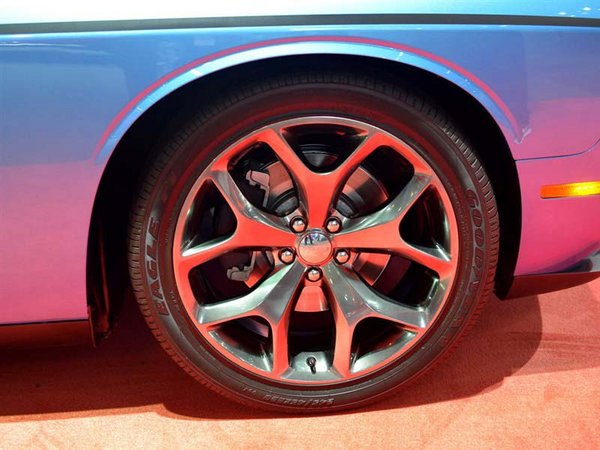 2016款道奇挑戰(zhàn)者現(xiàn)車 肌肉跑車極速登場-圖6