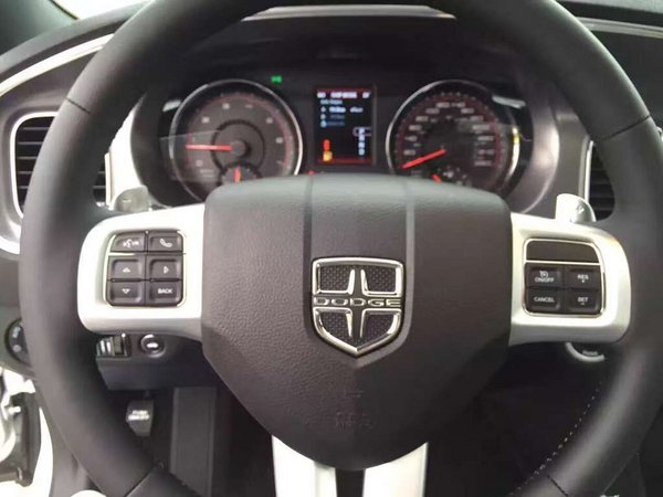 道奇3.6戰(zhàn)馬STX-Plus 終極挑戰(zhàn)四門跑車-圖4