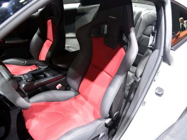 2017款日产战神GTR 称霸赛道驾驭更自如-图8