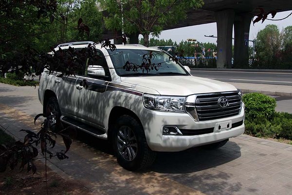 2016款豐田酷路澤4000 V6現(xiàn)車最低價(jià)出售-圖2