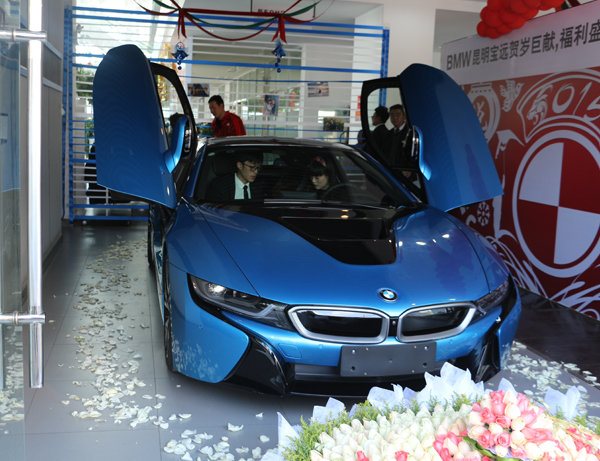 云南首台BMW i8于昆明宝远完美交车_i8系