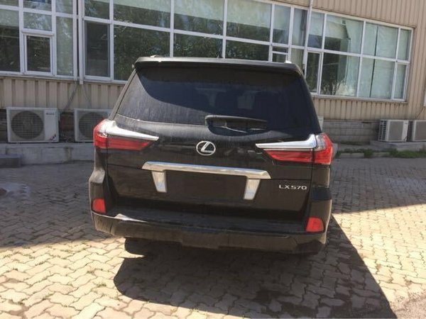 16款雷克薩斯LX570中東版 港口降價過萬-圖3