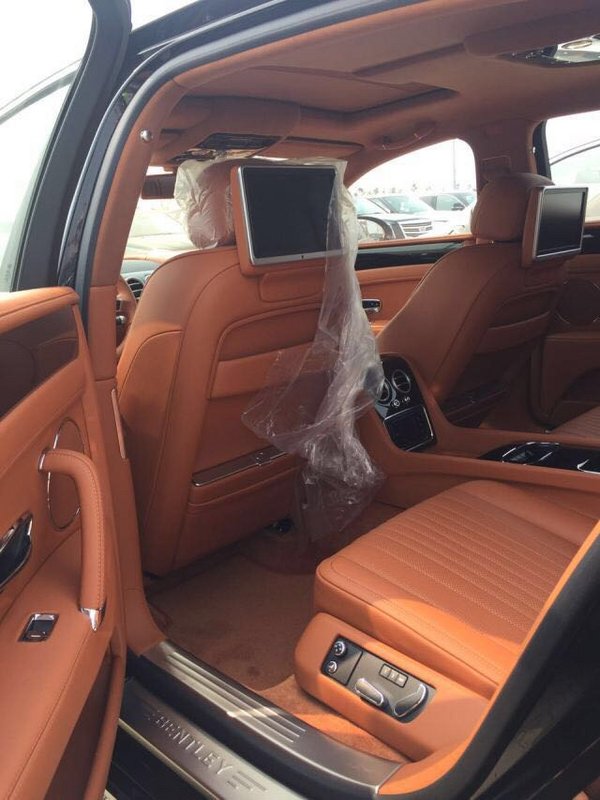 17款宾利飞驰V8S现车 更低排量更低价格-图8