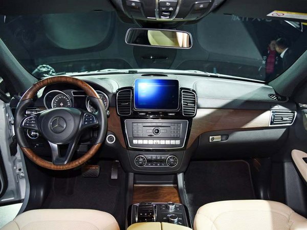 17款奔馳GLS500現(xiàn)車 極致打造優(yōu)惠價特賣-圖4