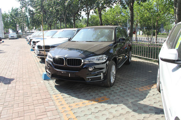 17款中東版寶馬X5現(xiàn)車 本月最后特價(jià)幾臺(tái)-圖2