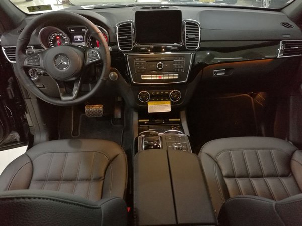 17款奔馳GLS450展位現(xiàn)車 美規(guī)版特價兩臺-圖4