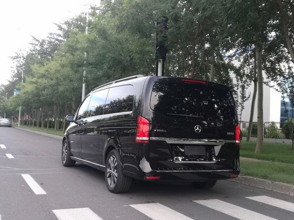 17款奔驰V260商务改装 经济实惠高级房车-图3