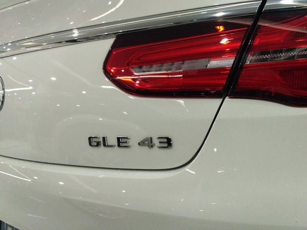 17款奔驰GLE43配置 加版Coupe优惠惊爆价-图4