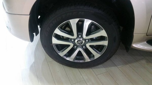 16款豐田酷路澤5700V8 舒適駕享陸巡實(shí)拍-圖7