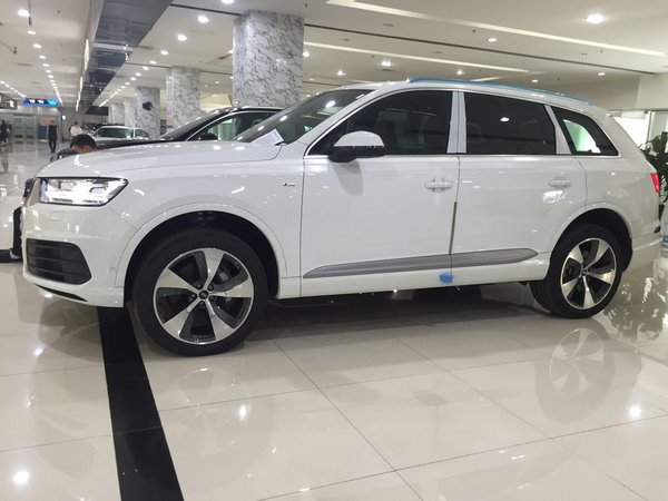 奥迪Q7欧规顶配45TFSI 尊贵版港口促销价-图2