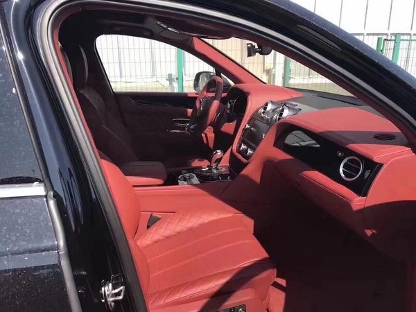 17宾利添越W12 释放活力越野现车手续齐-图4