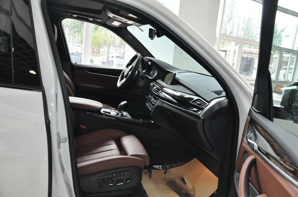 进口17宝马X5美规 激进越野过年回家有面-图5