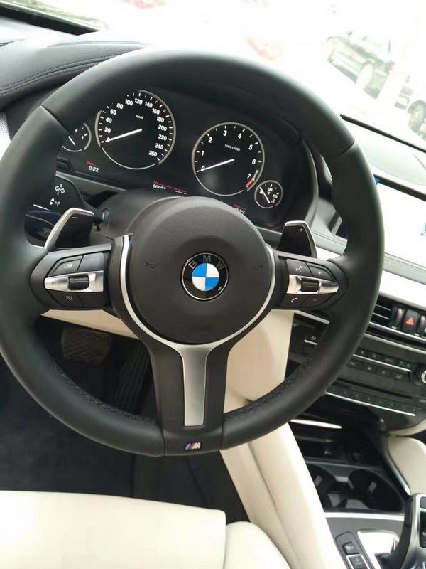 2016款宝马X6M现车配置 BMW电动天窗81万-图4