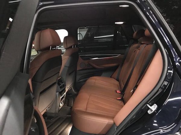 18款加版宝马X5M 3.0T汽油五座配置任选-图7