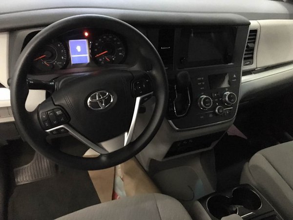 丰田塞纳四驱现车 舒适魅力商务出行必备-图4